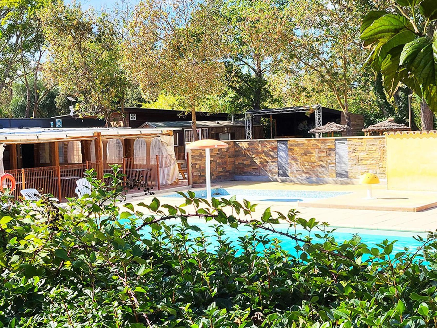 Camping Le Val De Cesse Mirepeisset Ngoại thất bức ảnh